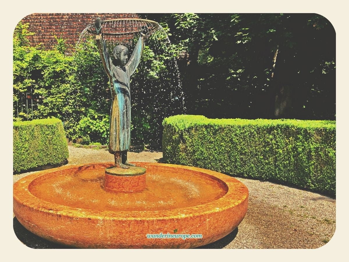 7 Attractions to See and Experience When Visiting St. Gilgen 20 Mozarts-Mutter-Brunnen in St. Gilgen, Salzburg, Austria