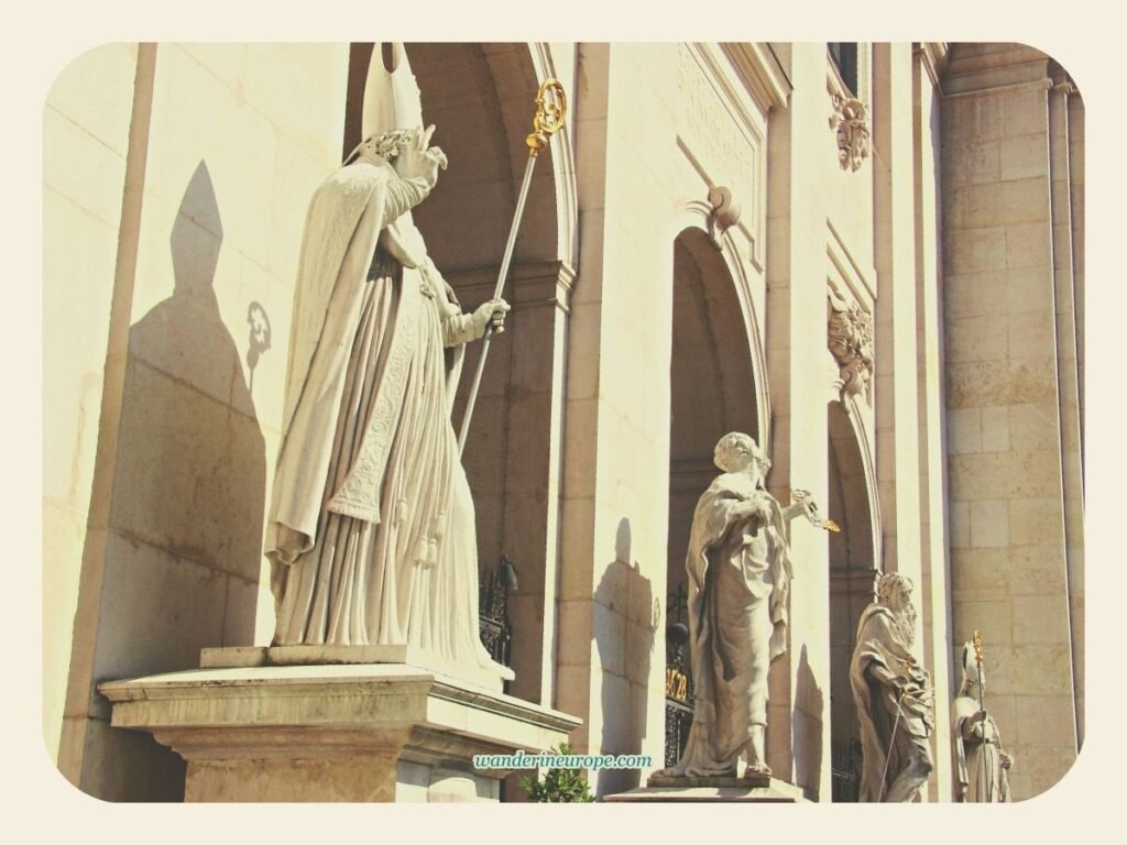 A Complete Guide to Salzburg Cathedral (Facts, Info & Tips) 4 The statues of the saints at the front facade of Salzburg Cathedral in Domplatz, Salzburg, Austria