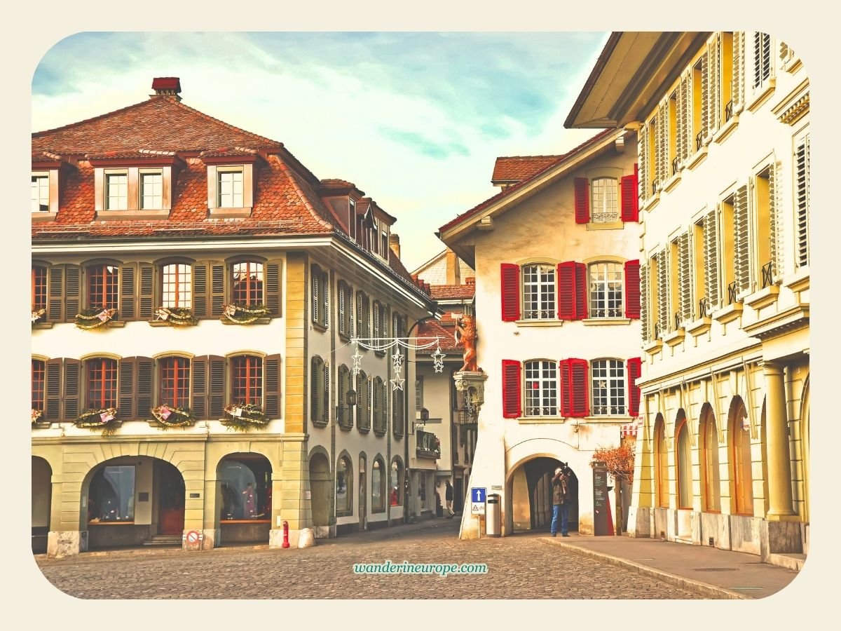 Thun 38 Elegant beautiful buildings in Rathausplatz in Thun, Switzerland