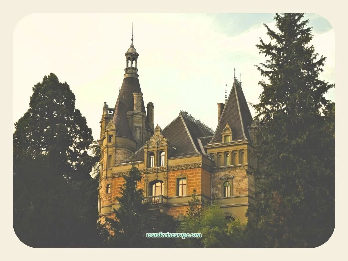 Hunegg Castle’s Facade by Tiger 99 from Wikimedia Commons (beside Lake Thun, Switzerland)