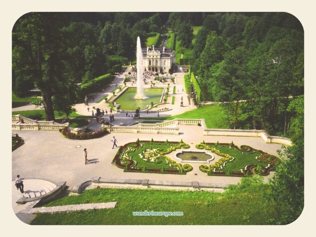 5 Nearest Day Trips from Garmisch-Partenkirchen to Try 2 View of the elegant gardens of Linderhof Palace, a beautiful day trip from Garmisch-Partenkirchen, Germany